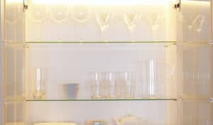 Glass Shelves In A Kitchen: Maintenance and Styling Ideas
