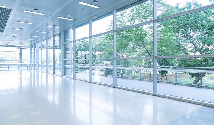 9 advantages of glass walls in your home and office